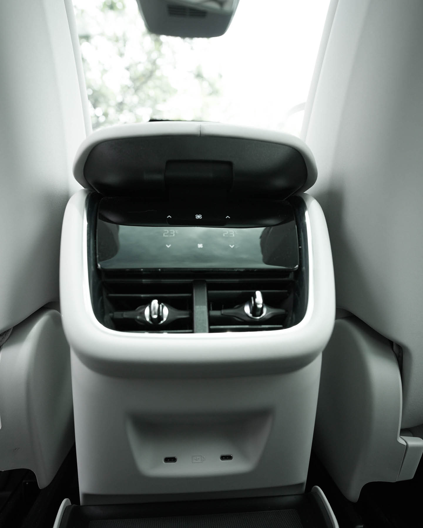 ทำไม **Volvo EX90** ถึงเป็นที่สุดของรถ **SUV** ไฟฟ้ายุคใหม่? รถไฟฟ้าดีไซน์สปอร์ตที่ตอบโจทย์ทุกมิติชีวิต [ADVERTORIAL] 2