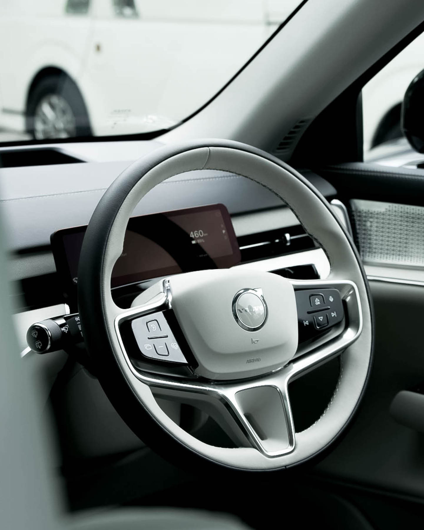 ทำไม **Volvo EX90** ถึงเป็นที่สุดของรถ **SUV** ไฟฟ้ายุคใหม่? รถไฟฟ้าดีไซน์สปอร์ตที่ตอบโจทย์ทุกมิติชีวิต [ADVERTORIAL] 4