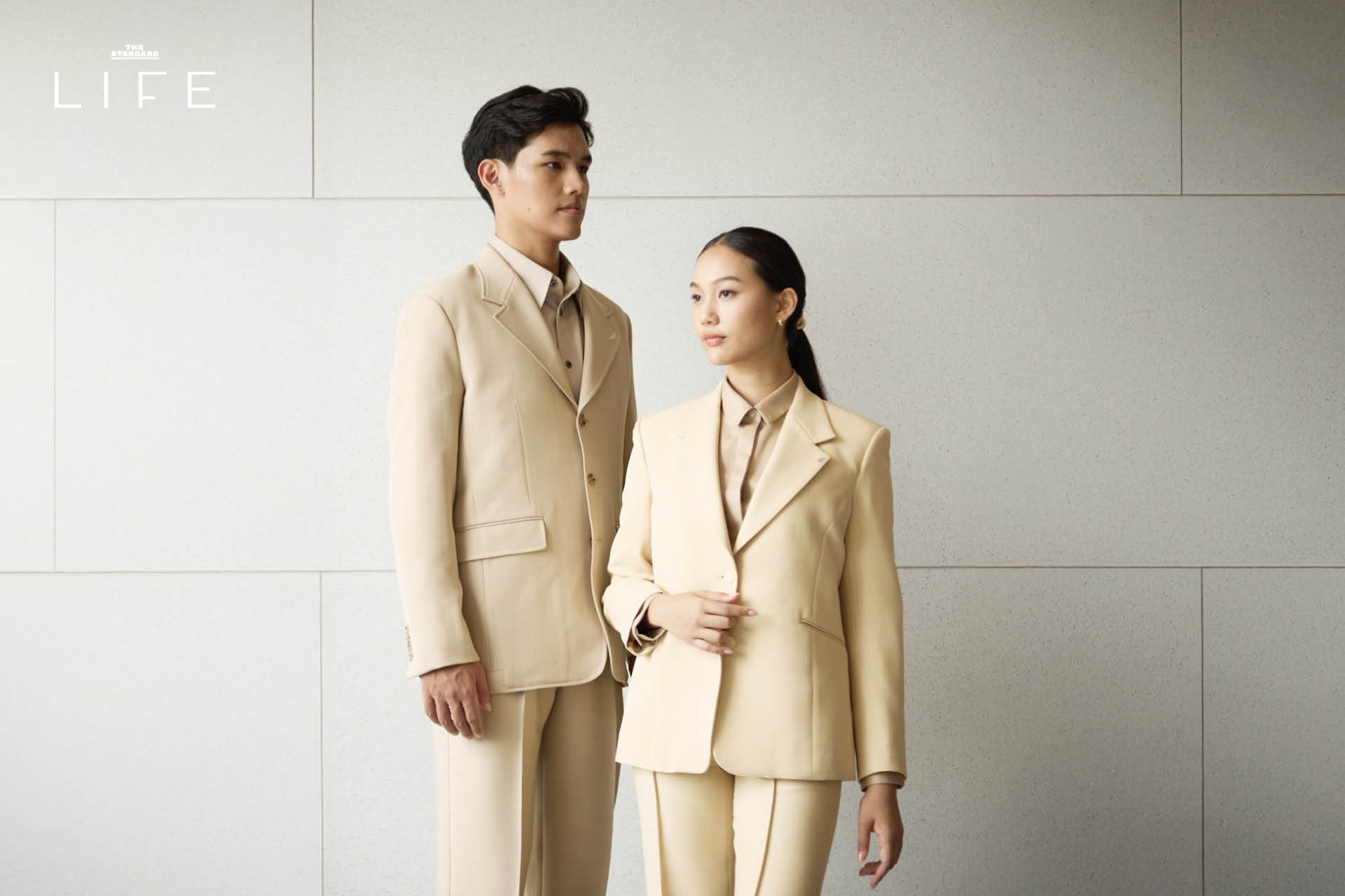 ‘VVON SUGUNNASIL’ แบรนด์แฟชั่น ร่วมมือกับ Proud Real Estate ถอดแนวคิด ‘ALL IS WELL เพื่อชีวิตดีที่ยั่งยืน’ ให้กลายเป็น ‘ยูนิฟอร์มของพนักงาน’ ที่สะท้อนความ luxury and well-crafted design บนจุดร่วมของทั้ง 2 แบรนด์ [Advertorial] 5