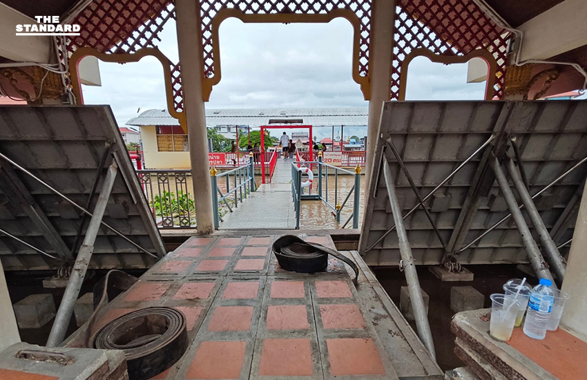 วัดพนัญเชิงฯ เร่งตั้งบังเกอร์กันน้ำ รับ มวลน้ำเหนือ 5