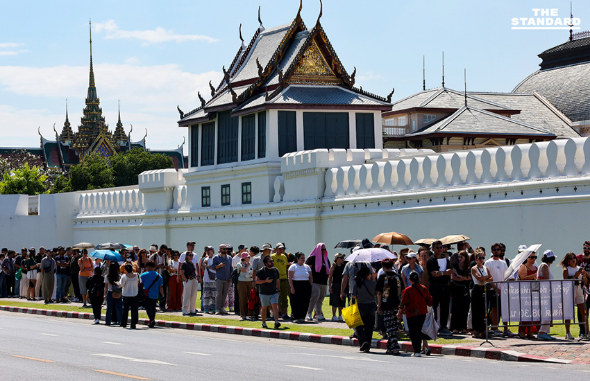 นักท่องเที่ยวต่างชาติ ต่อแถวเข้าชม วัดพระแก้ว คึกคัก 5