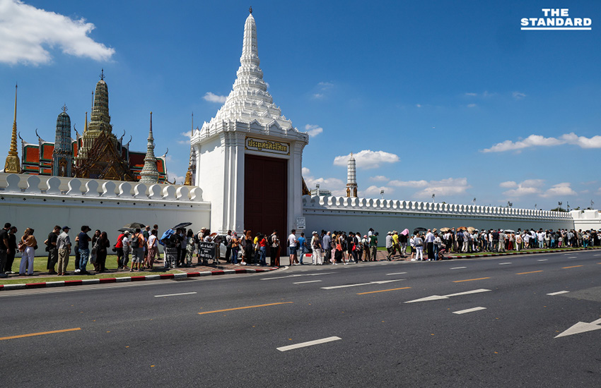 นักท่องเที่ยวต่างชาติ ต่อแถวเข้าชม วัดพระแก้ว คึกคัก 6