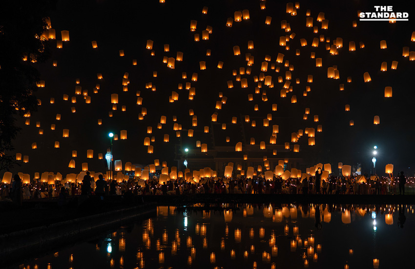ยี่เป็งล้านนาอินเตอร์เนชั่นแนล 2025 สว่างไสวกลางฟ้าเชียงใหม่ นักท่องเที่ยวร่วมลอยโคมบูชา พระเกตุแก้วจุฬามณี 1