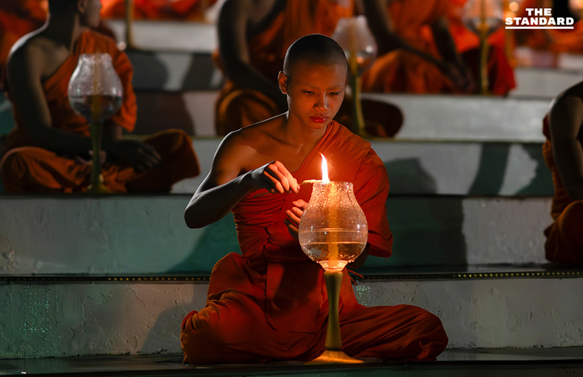 ยี่เป็งล้านนาอินเตอร์เนชั่นแนล 2025 สว่างไสวกลางฟ้าเชียงใหม่ นักท่องเที่ยวร่วมลอยโคมบูชา พระเกตุแก้วจุฬามณี 8