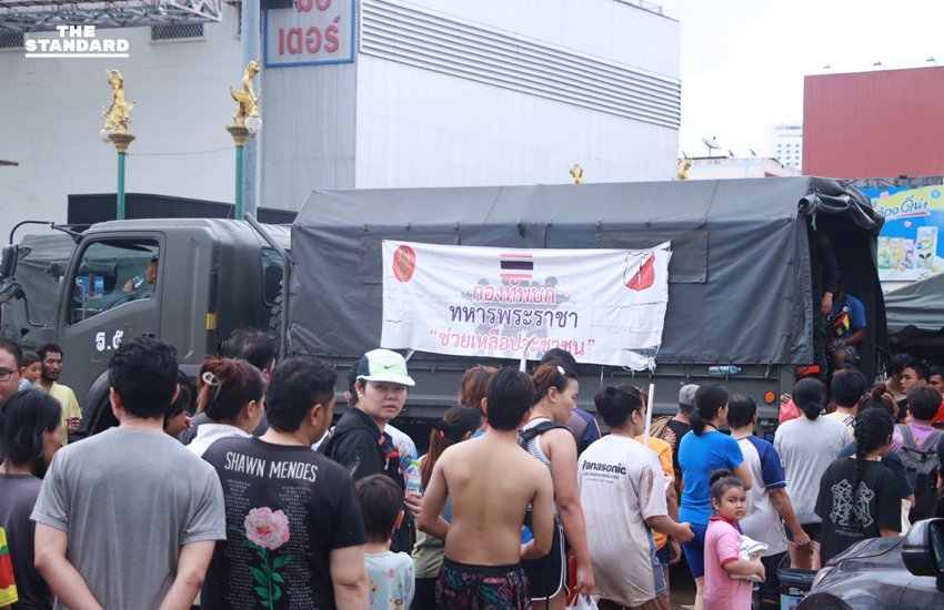 กองทัพภาคที่ 4 จัดตั้งจุดบริการ แจกจ่ายอาหารแห้ง 4 เขต ครอบคลุมทั่วพื้นที่อำเภอหาดใหญ่ 10