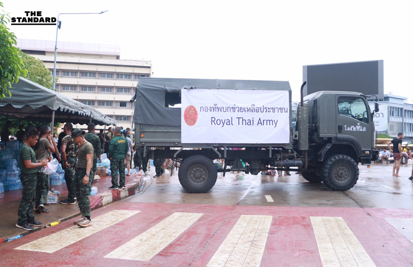 กองทัพภาคที่ 4 จัดตั้งจุดบริการ แจกจ่ายอาหารแห้ง 4 เขต ครอบคลุมทั่วพื้นที่อำเภอหาดใหญ่ 8