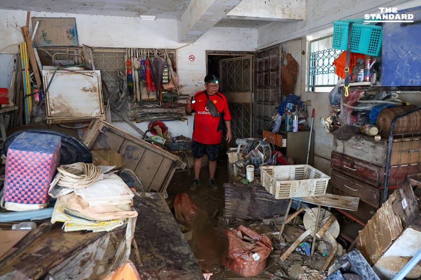 ขยะล้นหลังน้ำลด วิกฤตใหม่ซ้ำเติมชาวบ้าน ขาดน้ำ-ไฟ ทำฟื้นฟูหาดใหญ่ยาก 11