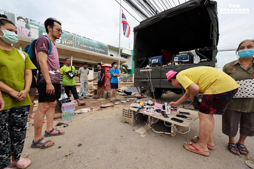 ขยะล้นหลังน้ำลด วิกฤตใหม่ซ้ำเติมชาวบ้าน ขาดน้ำ-ไฟ ทำฟื้นฟูหาดใหญ่ยาก 15