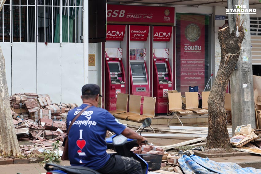 ขยะล้นหลังน้ำลด วิกฤตใหม่ซ้ำเติมชาวบ้าน ขาดน้ำ-ไฟ ทำฟื้นฟูหาดใหญ่ยาก 8