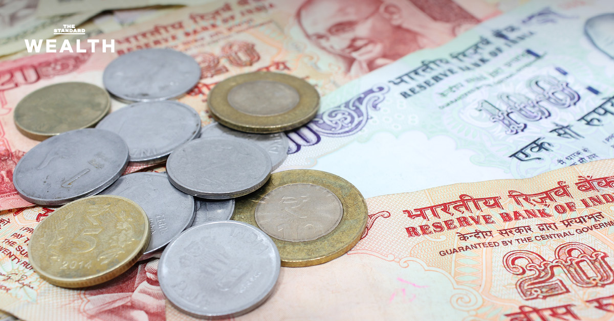 ค่าเงินรูปีอินเดีย ปี 2025 ร่วงหนักสุดในเอเชีย รับแรงกดดันภาษีสหรัฐฯ เงินทุนไหลออก และท่าที RBI ปล่อยค่าเงินเคลื่อนไหวตามตลาด