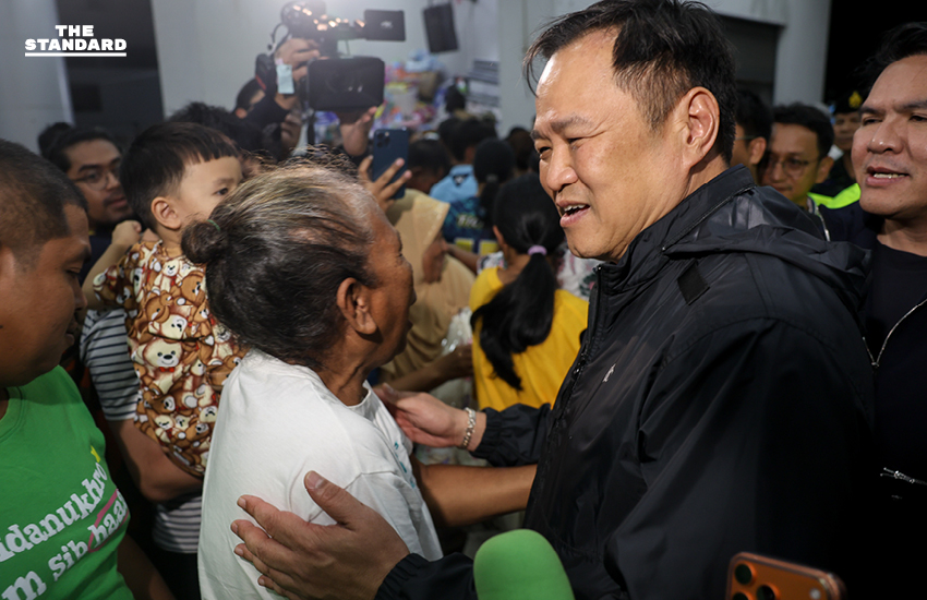 นายกฯ เยี่ยมศูนย์อพยพ ม.อ. เร่งระดมช่วยคนติดค้าง สั่ง ‘มท.-พณ.’ ออกมาตรการช่วยผู้ประกอบการ ก่อนเดินทางกลับ กทม. 1