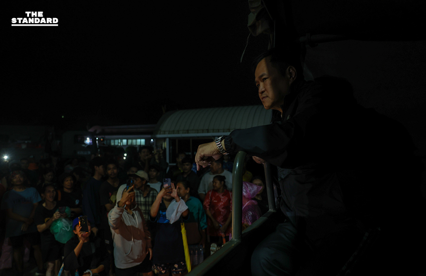 นายกฯ เยี่ยมศูนย์อพยพ ม.อ. เร่งระดมช่วยคนติดค้าง สั่ง ‘มท.-พณ.’ ออกมาตรการช่วยผู้ประกอบการ ก่อนเดินทางกลับ กทม. 2