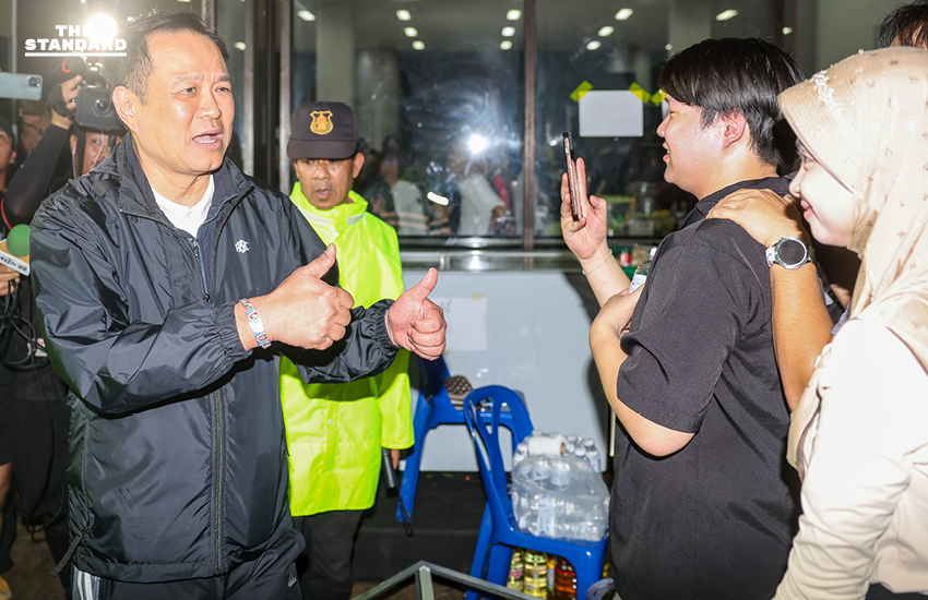 นายกฯ เยี่ยมศูนย์อพยพ ม.อ. เร่งระดมช่วยคนติดค้าง สั่ง ‘มท.-พณ.’ ออกมาตรการช่วยผู้ประกอบการ ก่อนเดินทางกลับ กทม. 6