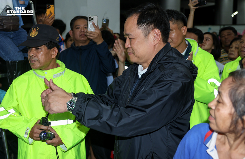 นายกฯ เยี่ยมศูนย์อพยพ ม.อ. เร่งระดมช่วยคนติดค้าง สั่ง ‘มท.-พณ.’ ออกมาตรการช่วยผู้ประกอบการ ก่อนเดินทางกลับ กทม. 8