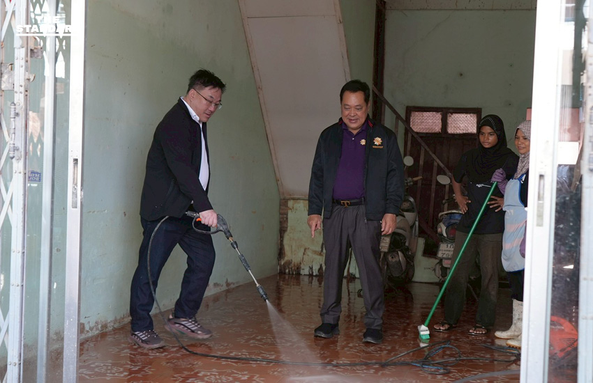 เพื่อไทยผนึกประชาชาติ ติดตามการฟื้นฟูหาดใหญ่ เร่งส่งอาสาสมัครเข้าช่วยต่อเนื่อง 3