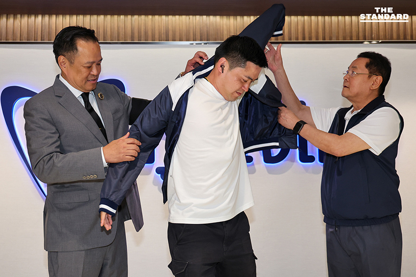 อนุทินต้อนรับนายกฯ เบี้ยว หลีนวรัตน์ พร้อมลูกชาย ‘มนัสนันท์’ ปทุมธานี-อดีต สส.เพื่อไทย-พลังประชารัฐ-ปชป. เข้าภูมิใจไทย 