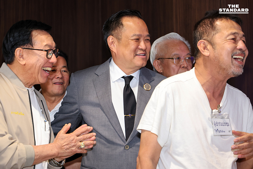 อนุทินต้อนรับนายกฯ เบี้ยว หลีนวรัตน์ พร้อมลูกชาย ‘มนัสนันท์’ ปทุมธานี-อดีต สส.เพื่อไทย-พลังประชารัฐ-ปชป. เข้าภูมิใจไทย 