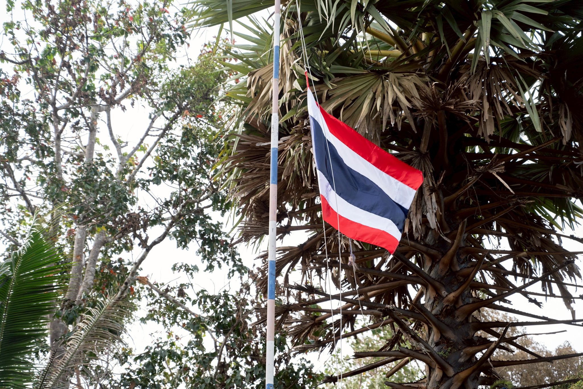 กองทัพเรือยึดคืนพื้นที่บ้านสามหลัง จ.ตราด ปักธงชาติไทยยืนยันอธิปไตย หลังเปิดปฏิบัติการตั้งแต่เช้ามืด