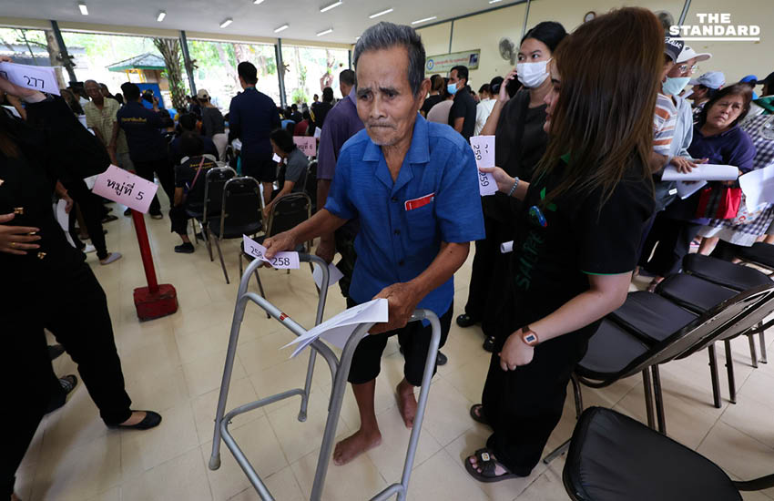 ไม่พอเยียวยา แต่ดีกว่าเขาไม่ให้เลย ประชาชนแห่ยื่นขอรับเงินเหตุน้ำท่วม 9,000 บาท 4