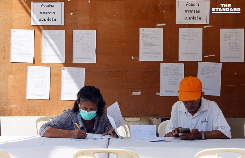 ไม่พอเยียวยา แต่ดีกว่าเขาไม่ให้เลย ประชาชนแห่ยื่นขอรับเงินเหตุน้ำท่วม 9,000 บาท 7