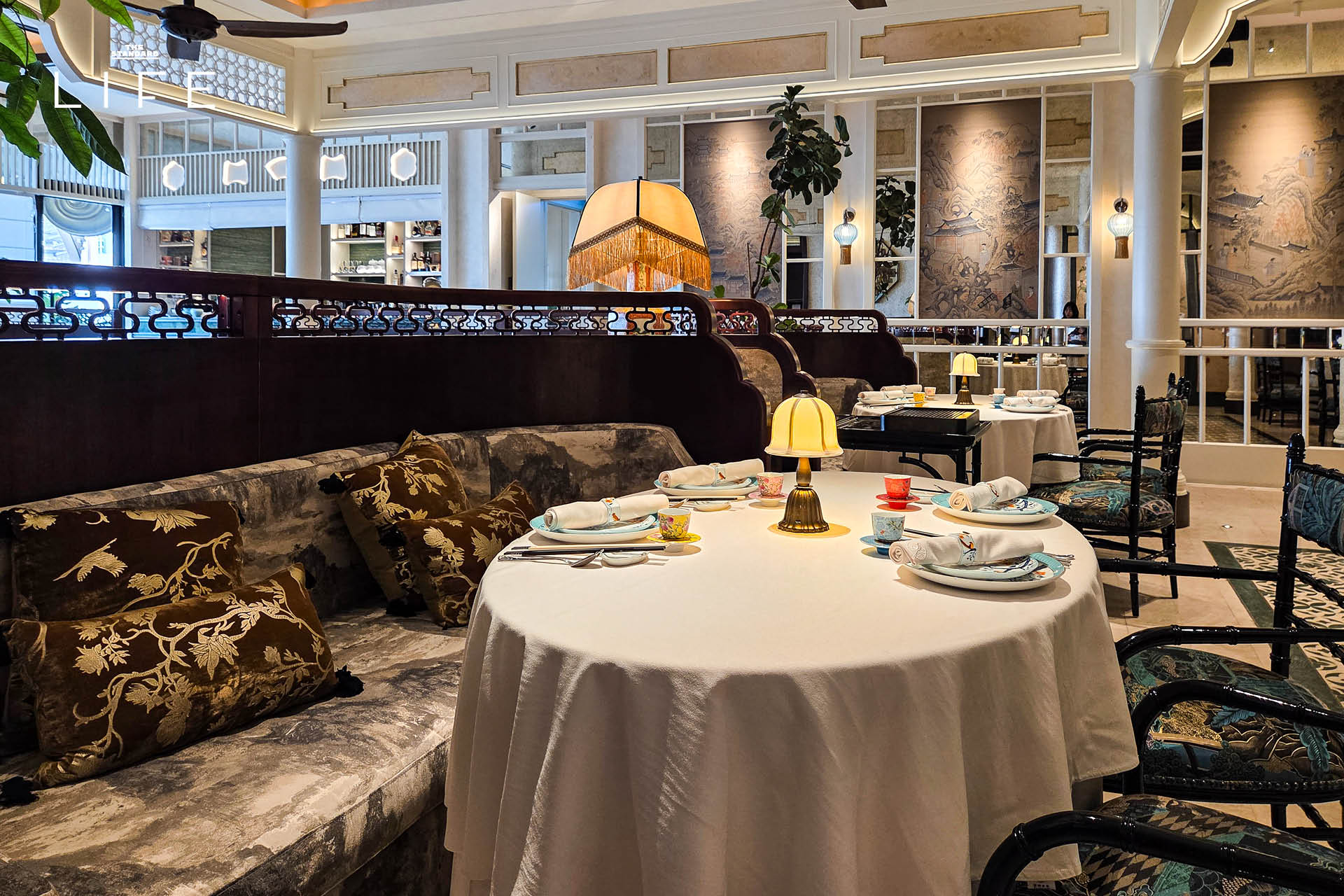 ร้านอาหารจีน Purple Laurel ที่ตกแต่งคล้ายเรือนโบราณ