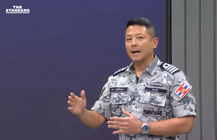 ภาพการแถลงข่าวของ นาวาเอก นรา คุณโฑถม