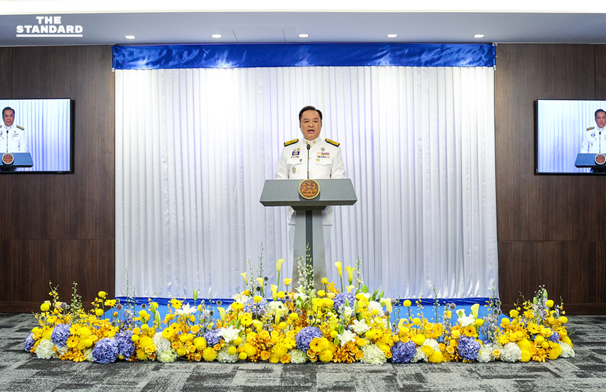 อนุทินในฐานะนายกรัฐมนตรี แถลงครั้งแรกภายหลังได้รับการโปรดเกล้าฯ รัฐบาลจะทำงานไม่มีวันหยุด เดินแก้ภัย 4 ด้านใน 4 เดือน ตอบแทนบุญคุณแผ่นดินและประชาชนคนไทย ภาพ: ศวิตา พูลเสถียร 