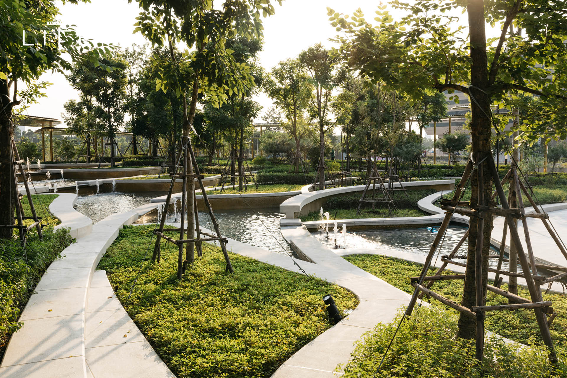 ภาพมุมสูงของศูนย์ราชการเฉลิมพระเกียรติฯ ที่เต็มไปด้วยพื้นที่สีเขียว