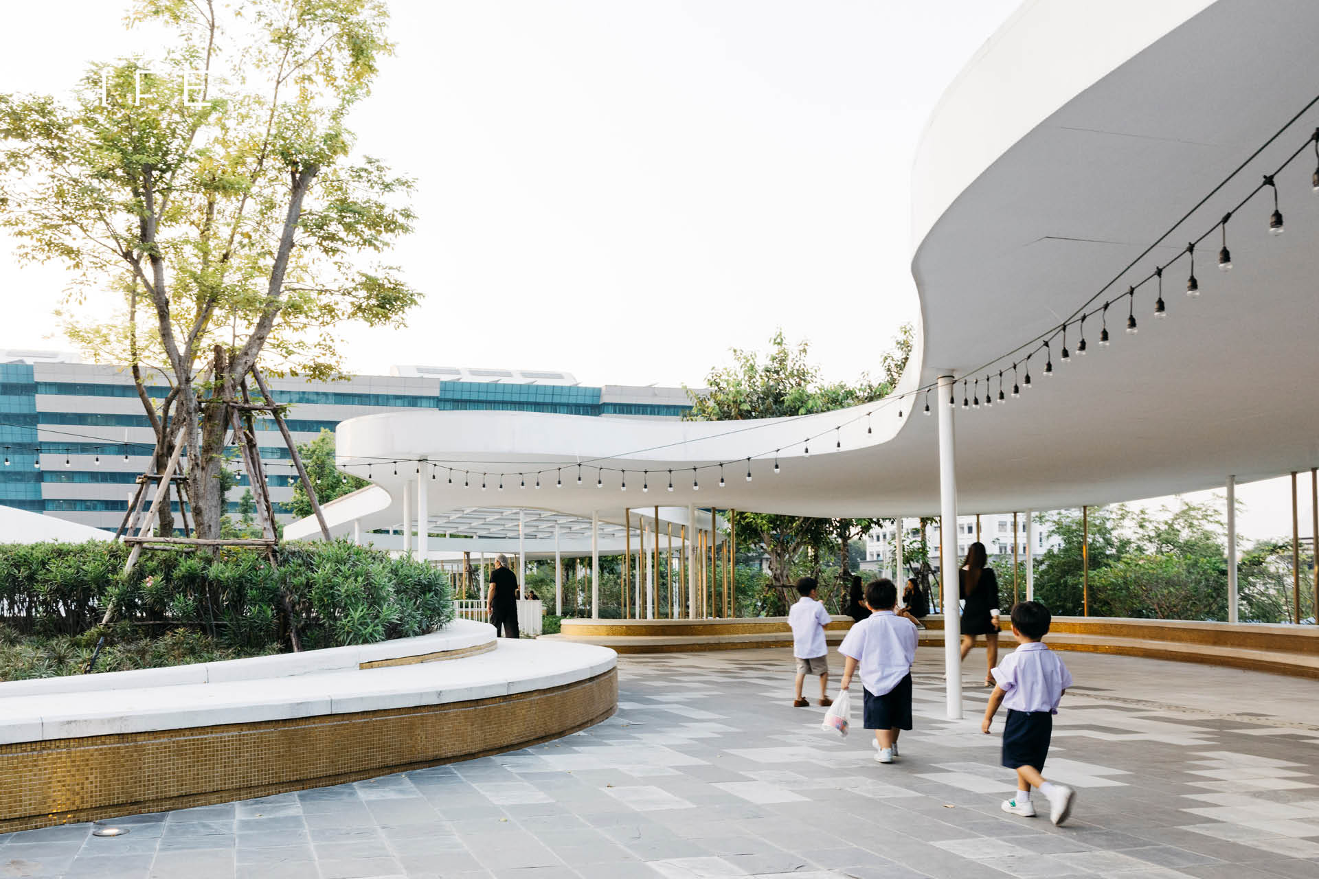 ภาพมุมสูงของศูนย์ราชการเฉลิมพระเกียรติฯ ที่เต็มไปด้วยพื้นที่สีเขียว