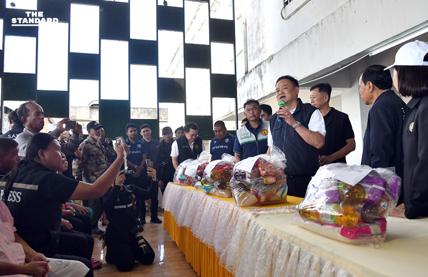 อนุทินพบประชาชน-สำรวจความเสียหายน้ำท่วมสตูล รับเป็นความผิดรัฐบาล ลุยแก้น้ำท่วมซ้ำซาก