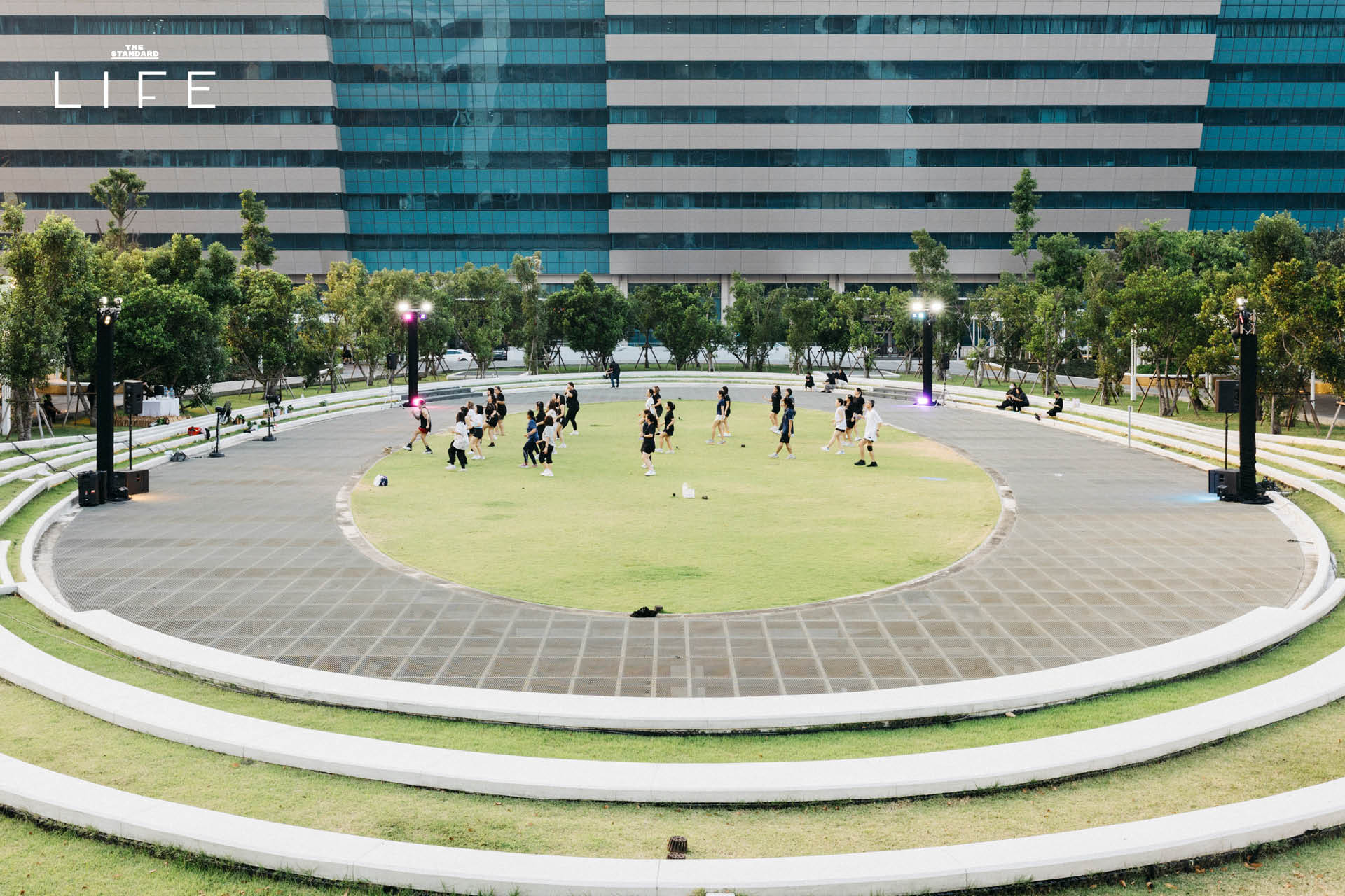 ภาพมุมสูงของศูนย์ราชการเฉลิมพระเกียรติฯ ที่เต็มไปด้วยพื้นที่สีเขียว