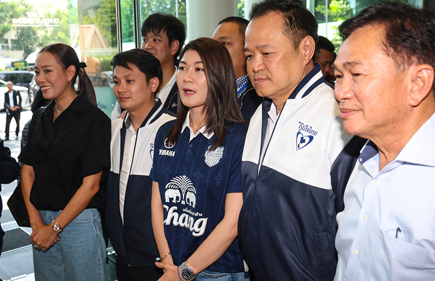 สรัสนันท์ อรรณนพพร และสุดารัตน์ พิทักษ์พรพัลลภ 2 อดีตสส.จากพรรคเพื่อไทย ภาพ: ณาฌารัฐ ภักดีอาสา 