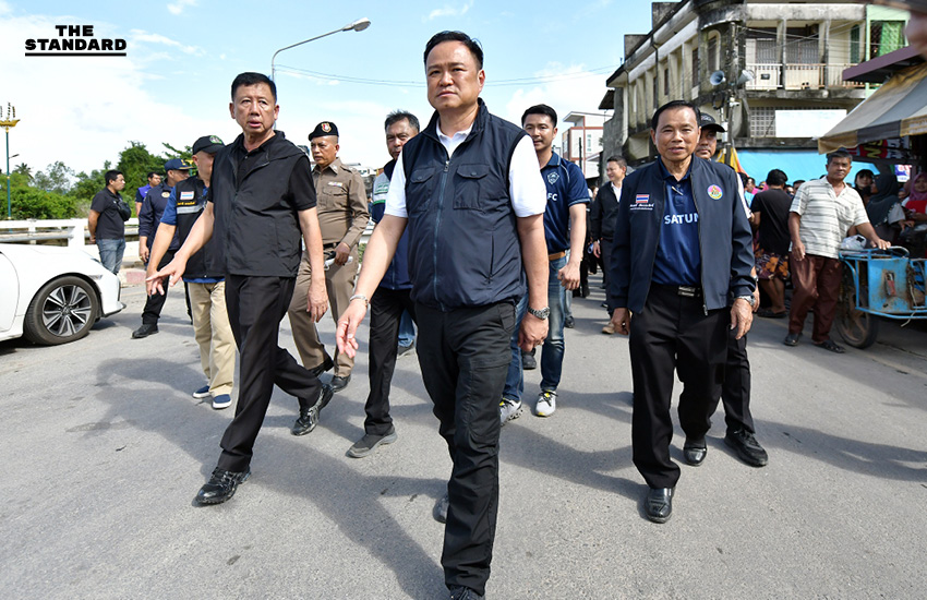 อนุทินพบประชาชน-สำรวจความเสียหายน้ำท่วมสตูล รับเป็นความผิดรัฐบาล ลุยแก้น้ำท่วมซ้ำซาก