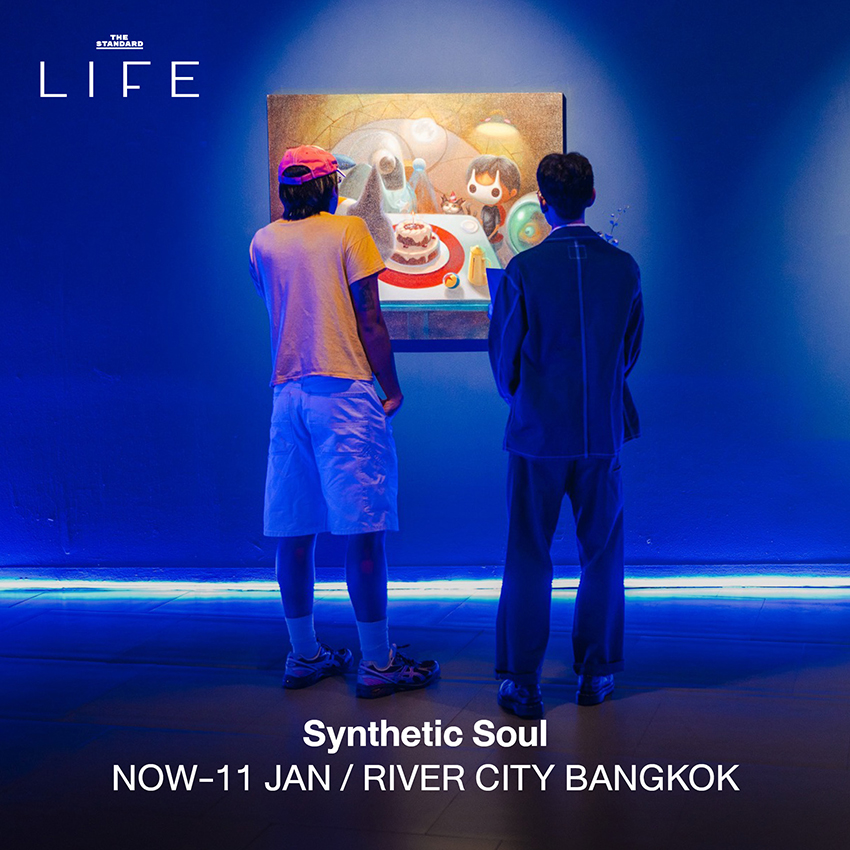 ผู้คนกำลังชมงานศิลปะหรือเทศกาลไฟ