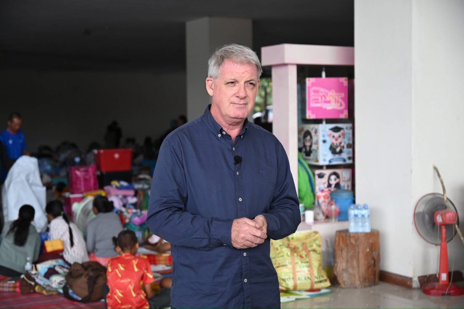 กองทัพภาคที่ 2 นำสื่อ BBC ลงพื้นที่สุรินทร์ ตรวจโรงพยาบาล-ศูนย์อพยพ หลังประชาชนได้รับผลกระทบกระสุน BM-21