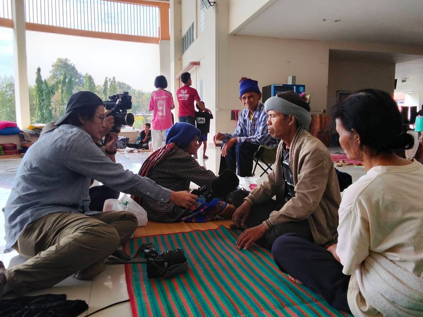 กองทัพภาคที่ 2 นำสื่อ BBC ลงพื้นที่สุรินทร์ ตรวจโรงพยาบาล-ศูนย์อพยพ หลังประชาชนได้รับผลกระทบกระสุน BM-21