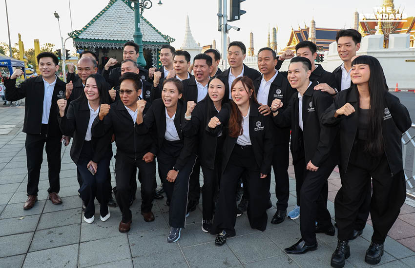 ‘อภิสิทธิ์’ นำทัพประชาธิปัตย์สักการะศาลหลักเมือง เอาฤกษ์เอาชัยก่อนรับสมัครเลือกตั้ง ‘สกลธี’ มั่นใจทวงคืนเก้าอี้เมืองหลวง 11