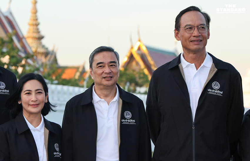 ‘อภิสิทธิ์’ นำทัพประชาธิปัตย์สักการะศาลหลักเมือง เอาฤกษ์เอาชัยก่อนรับสมัครเลือกตั้ง ‘สกลธี’ มั่นใจทวงคืนเก้าอี้เมืองหลวง 4