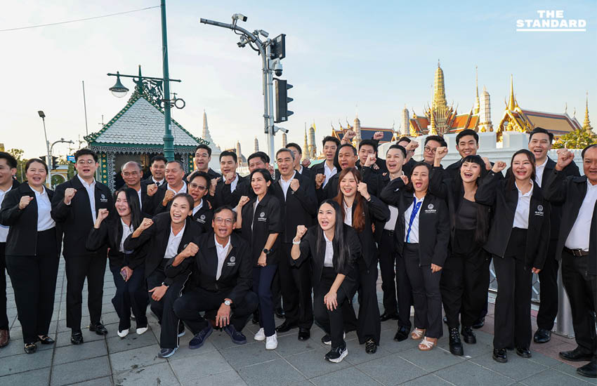 ‘อภิสิทธิ์’ นำทัพประชาธิปัตย์สักการะศาลหลักเมือง เอาฤกษ์เอาชัยก่อนรับสมัครเลือกตั้ง ‘สกลธี’ มั่นใจทวงคืนเก้าอี้เมืองหลวง 5