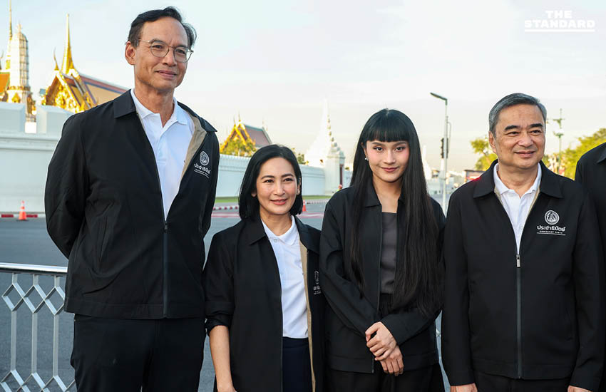 ‘อภิสิทธิ์’ นำทัพประชาธิปัตย์สักการะศาลหลักเมือง เอาฤกษ์เอาชัยก่อนรับสมัครเลือกตั้ง ‘สกลธี’ มั่นใจทวงคืนเก้าอี้เมืองหลวง 6