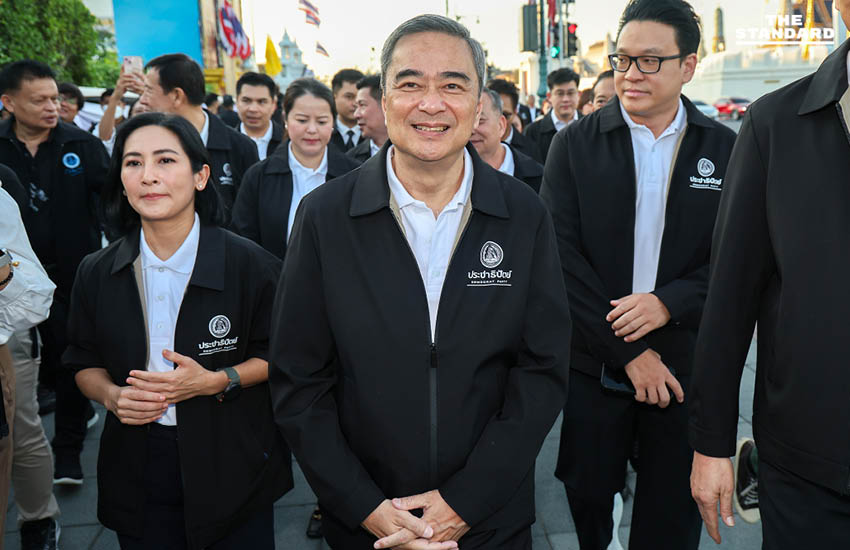‘อภิสิทธิ์’ นำทัพประชาธิปัตย์สักการะศาลหลักเมือง เอาฤกษ์เอาชัยก่อนรับสมัครเลือกตั้ง ‘สกลธี’ มั่นใจทวงคืนเก้าอี้เมืองหลวง 7