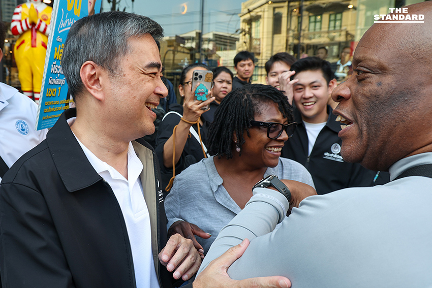 อภิสิทธิ์-สกลธี นำทีมกรุงเทพฯ ฟ้าใหม่ เดินขอคะแนนคนกทม. 3