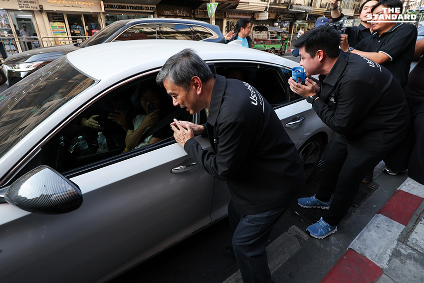 อภิสิทธิ์-สกลธี นำทีมกรุงเทพฯ ฟ้าใหม่ เดินขอคะแนนคนกทม. 7