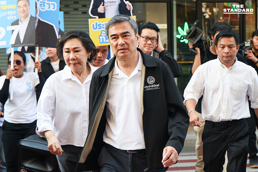 อภิสิทธิ์-สกลธี นำทีมกรุงเทพฯ ฟ้าใหม่ เดินขอคะแนนคนกทม. 9