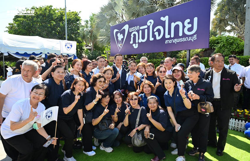 อนุทินไหว้ อนุสาวรีย์บรรหาร เปิด ที่ทำการภูมิใจไทย สาขาสุพรรณบุรี ขออย่ามองอื่นไกลสาแหรกเดียวกัน ยกปาร์ตี้ลิสต์เบอร์ 3 ให้ วราวุธ 3