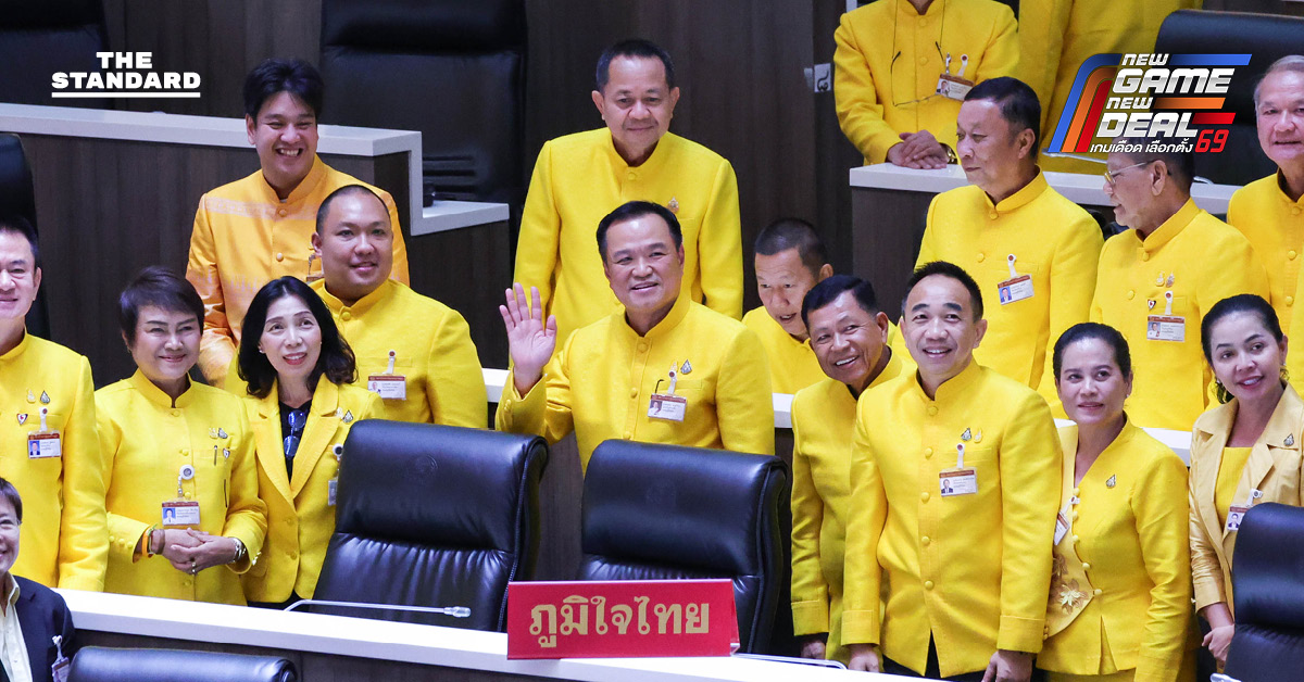 Based on the specific rule provided: add a space before proper nouns that follow a verb, there are no instances in this headline where a proper noun immediately follows a verb. * ภูมิใจไทย (Proper Noun) is the subject, not following a verb. * เตรียม (Verb) is followed by เปิดตัว (Verb), not a proper noun. * เปิดตัว (Verb) is followed by แคนดิเดตนายฯ (Common Noun phrase), not a proper noun. * ชี้ (Verb) is followed by แคมเปญ (Common Noun), not a proper noun. The proper noun ‘พูดแล้วทำพลัส’ follows แคมเปญ, which is a common noun, not a verb. * ขยาย (Verb) is followed by สิ่งที่ (Relative Pronoun), not a proper noun. * The proper noun อนุทิน follows รัฐบาล (Common Noun), not a verb. Therefore, strictly applying the given rule, the headline remains unchanged: **ภูมิใจไทยเตรียมเปิดตัวแคนดิเดตนายฯ เร็วๆ นี้ ชี้แคมเปญ ‘พูดแล้วทำพลัส’ ขยายสิ่งที่รัฐบาลอนุทินทำไว้**