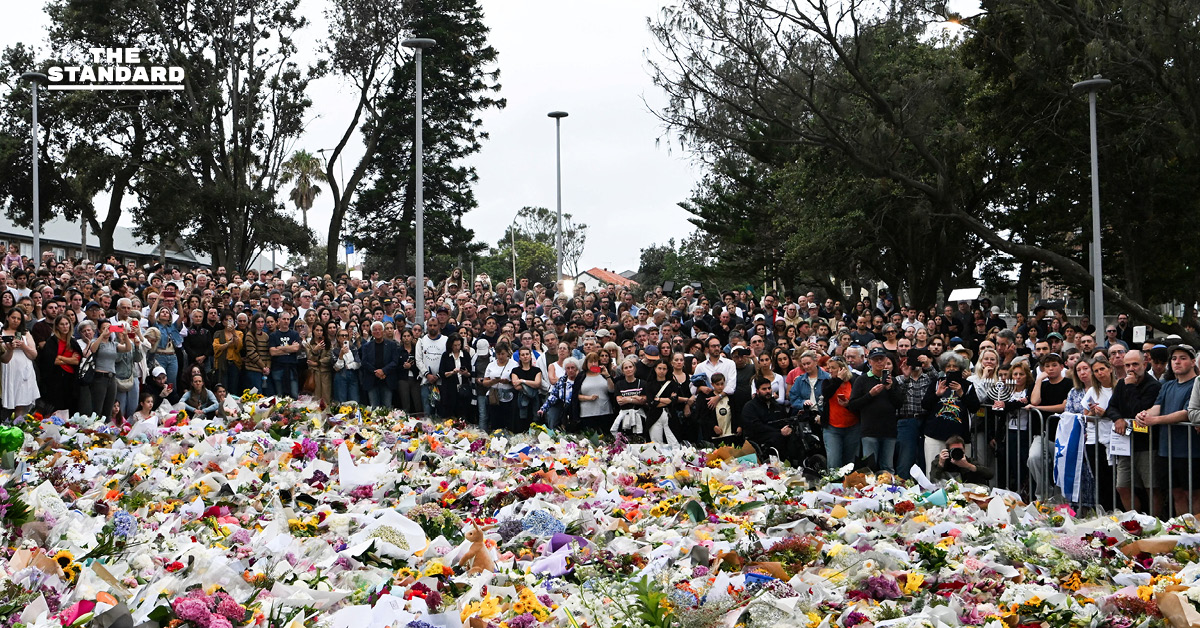 ผู้คนร่วมไว้อาลัยผู้เสียชีวิตจากเหตุกราดยิง เทศกาลยิว ที่ หาดบอนได เลวร้ายที่สุดในรอบเกือบ 30 ปี