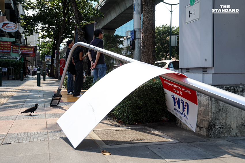 ป้ายหาเสียงหลากพรรคติดทั่วกรุง สัญญาณฤดูกาลหาเสียงหลังจับเบอร์ 1