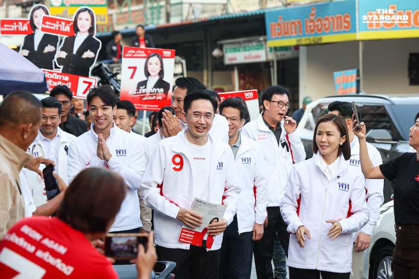 ลุยหาเสียง ‘ยศชนัน-จุลพันธ์’ ควงผู้สมัครเพื่อไทย กทม. เดินตลาดวัดเกาะ สายไหม รับฟังปัญหาปากท้อง สื่อสารนโยบายเศรษฐกิจ 11