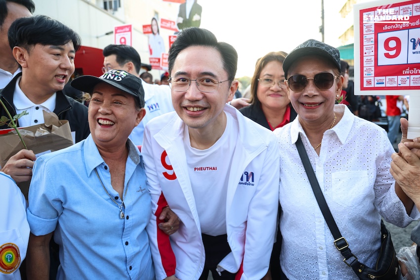 ลุยหาเสียง ‘ยศชนัน-จุลพันธ์’ ควงผู้สมัครเพื่อไทย กทม. เดินตลาดวัดเกาะ สายไหม รับฟังปัญหาปากท้อง สื่อสารนโยบายเศรษฐกิจ 12